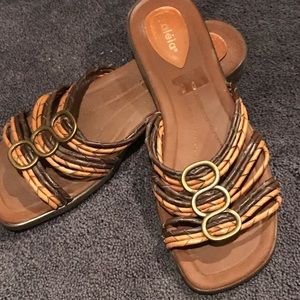 Azaleia Women’s Slide Shoe Tan Brown size 6. GUC